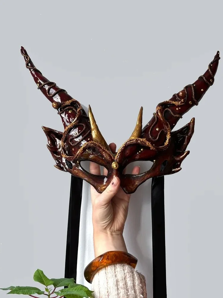 Horned mask commission for masquerade party 🎭
.
.
.
#modelmaker #maskmaker #sculptor #masquerade #paperclay #paperclaymask #maskartist #artist #maskart #horns #design #project #sculpting #painting