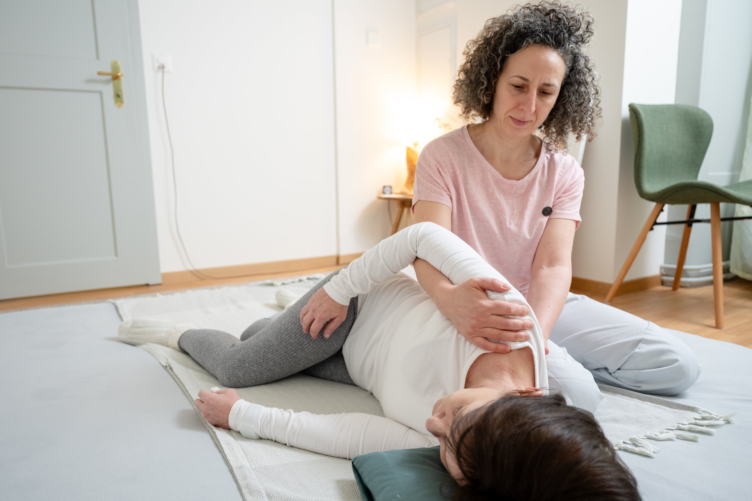Shiatsu Behandlung in ruhiger Praxis in Bern – ganzheitliche Körpertherapie zur Tiefenentspannung