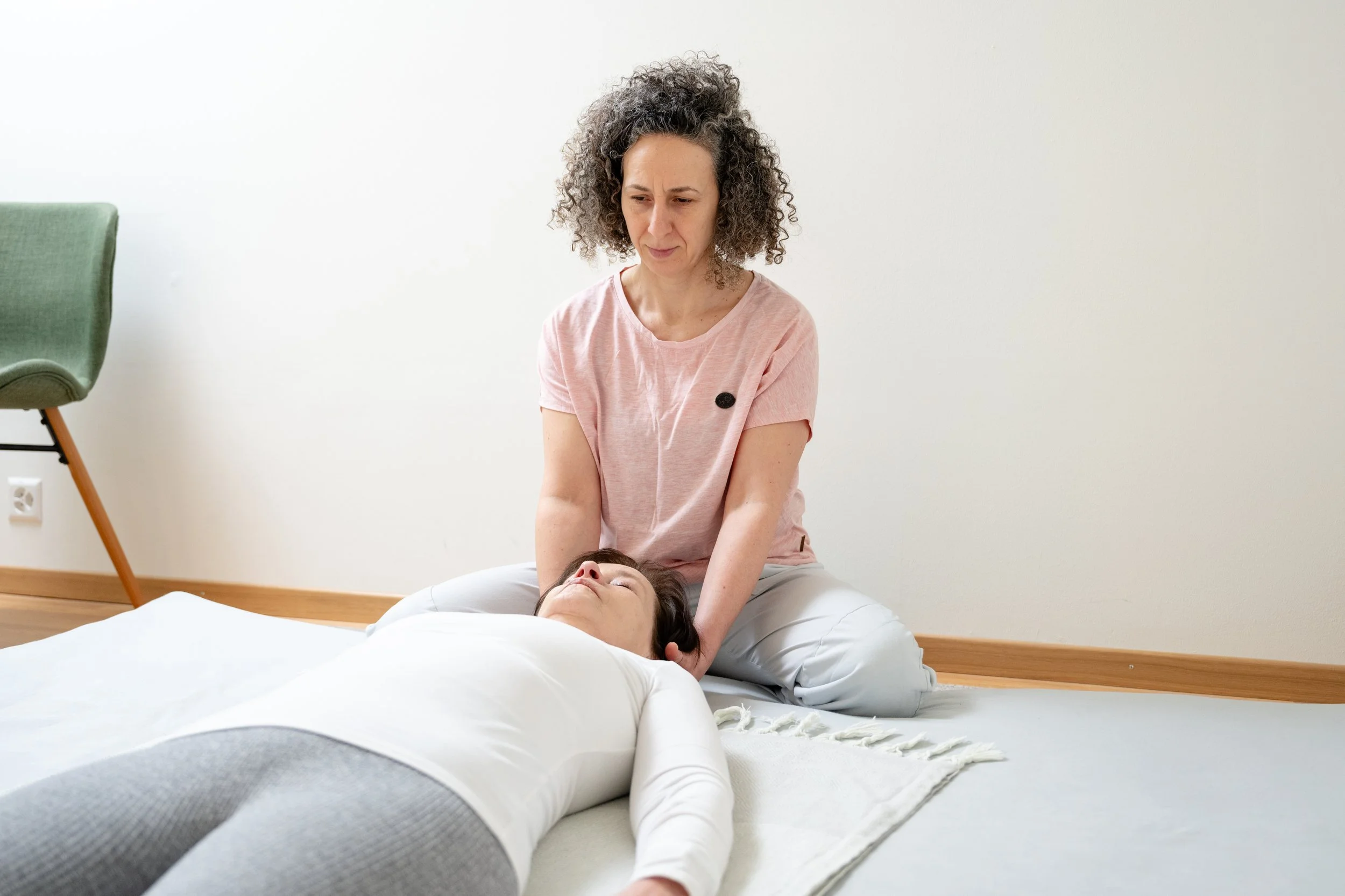 Shiatsu Behandlung in Bern – ganzheitliche Körpertherapie zur Tiefenentspannung und Stressreduktion