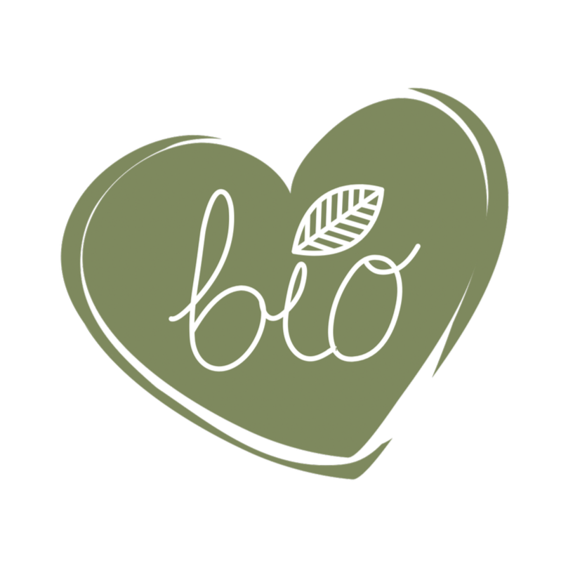 Un cœur vert avec le mot 'bio' écrit en blanc et une feuille dessinée.