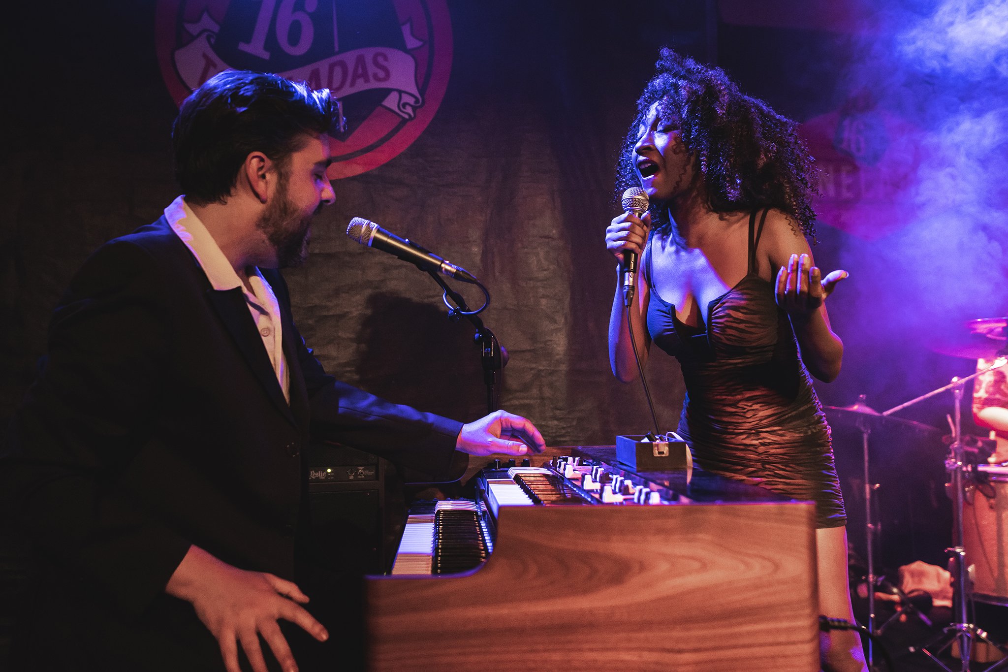 Víctor Puertas y Koko-Jean, en directo.