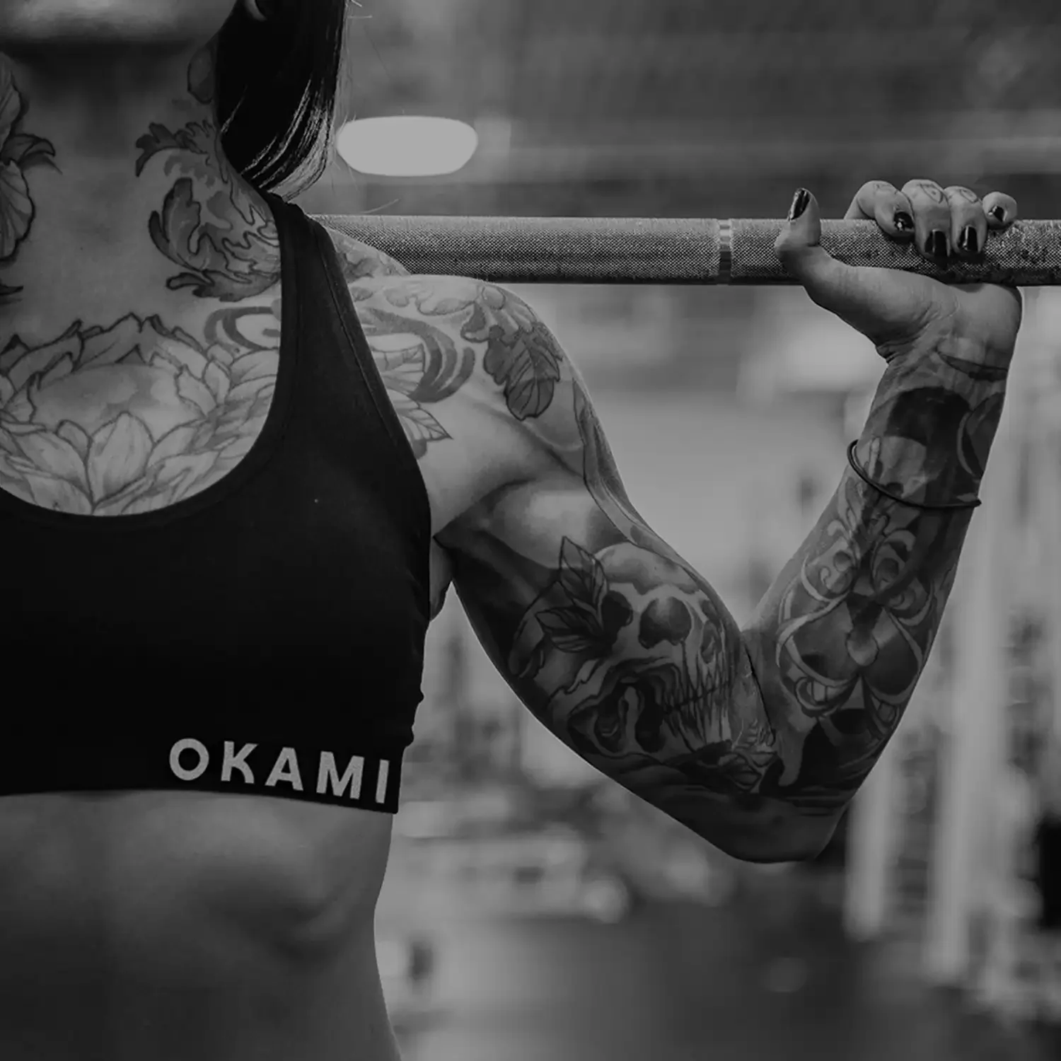 Logodesign Okami – Logo im Einsatz auf Sportkleidung – Janz Design