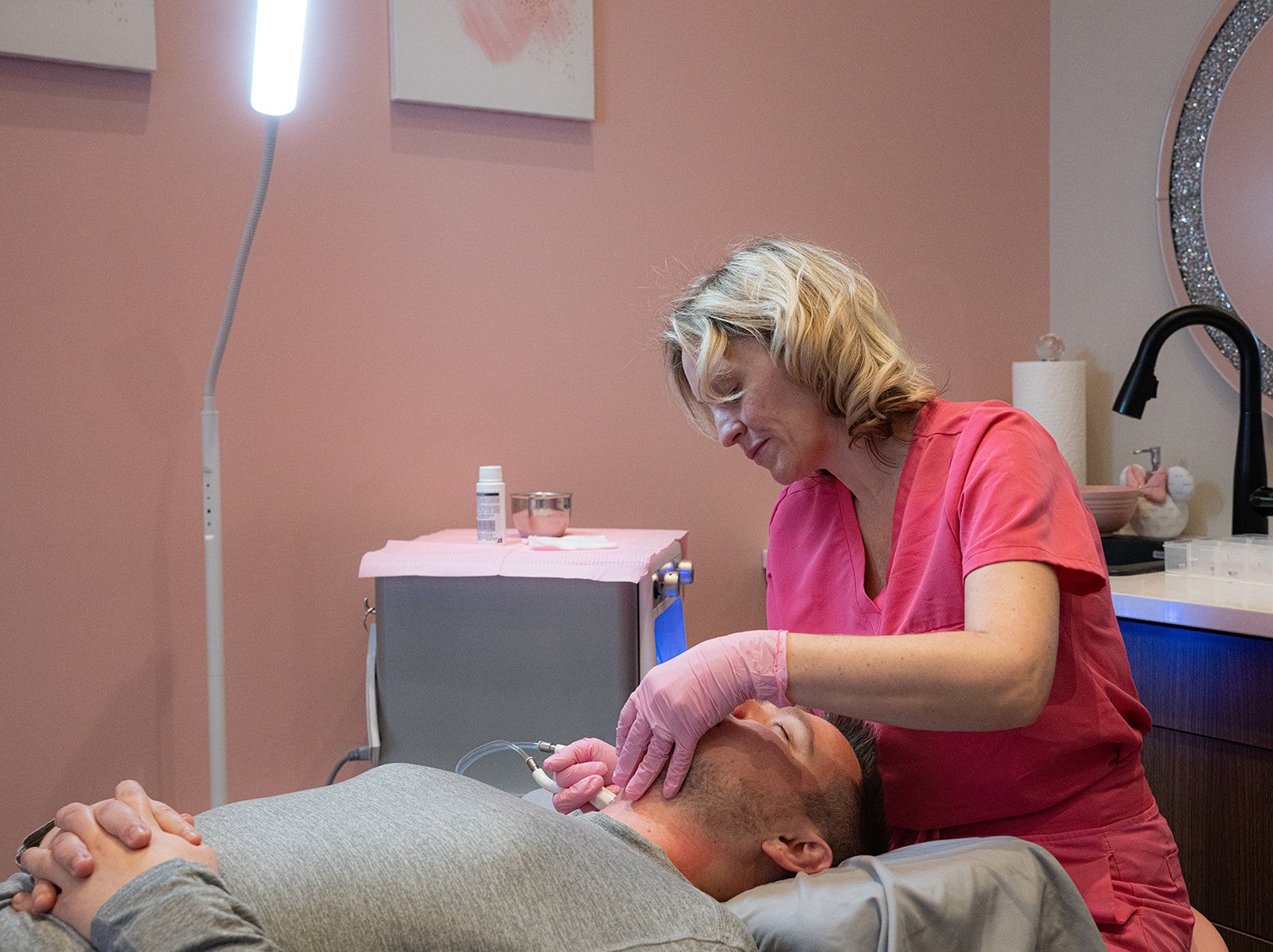 Best Facial Laser Treatments in Omaha: Which One Is Right for Your Skin?