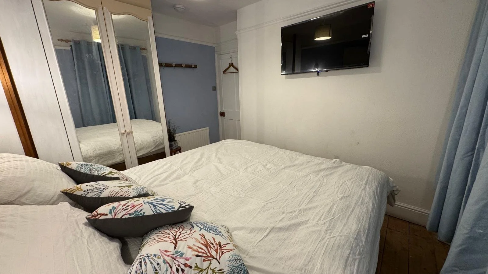 bed 1.jpg