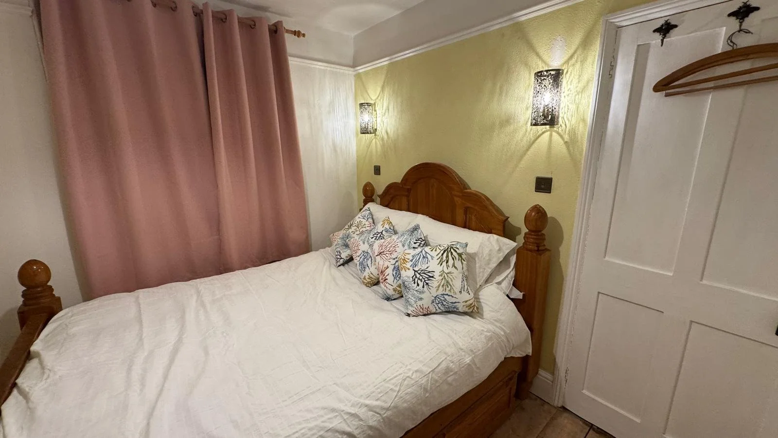 bedroom 2 pics.jpg