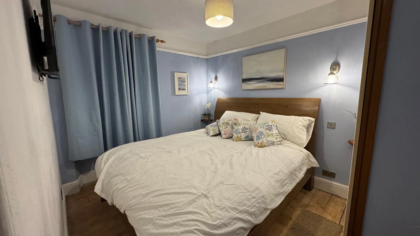 bedroom 1 pic.jpg