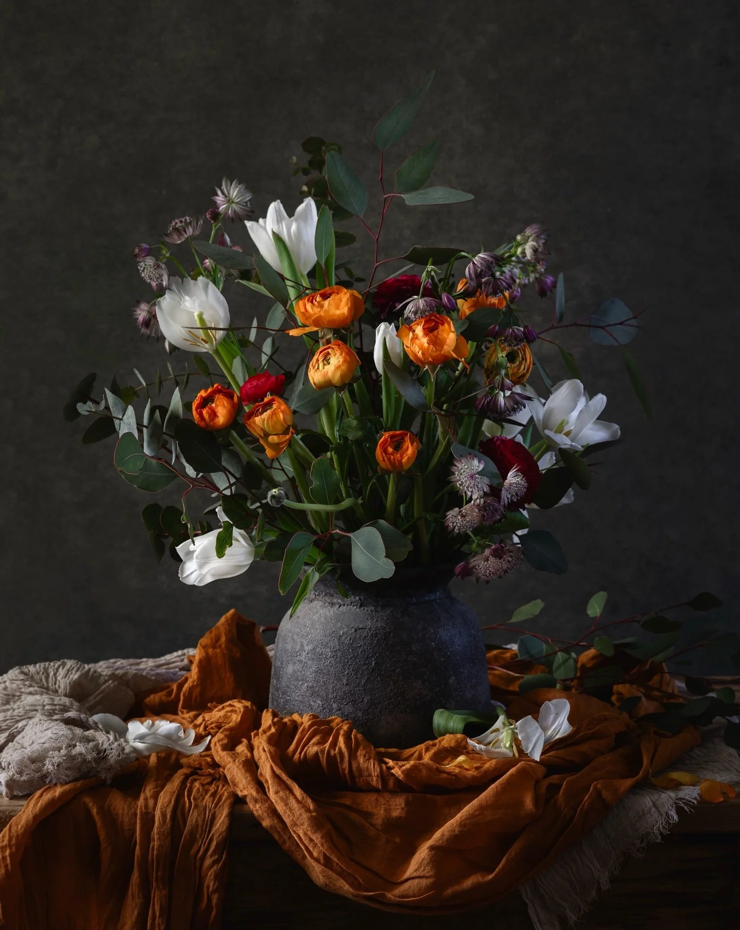 E M B E R S 

And then I realised 
the fire was always burning within me, 
but the flames were busy 
keeping everyone else warm 🔥

#myseasons #cutflowers #seasonalflowers #ranunculus #newarkontrent