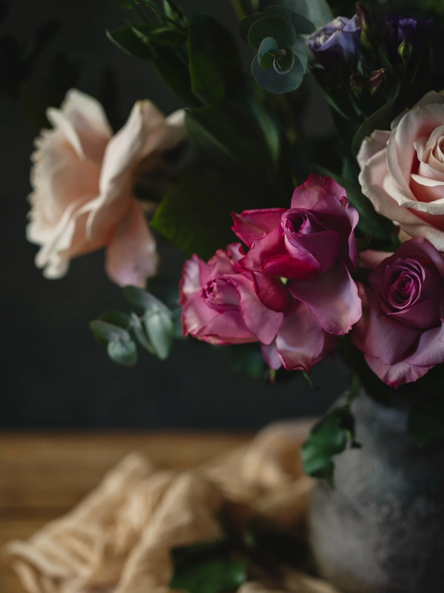 I n b e t w e e n 

#floralfineart #faffingwithflowers #roses #newarkontrent #floralsyourway