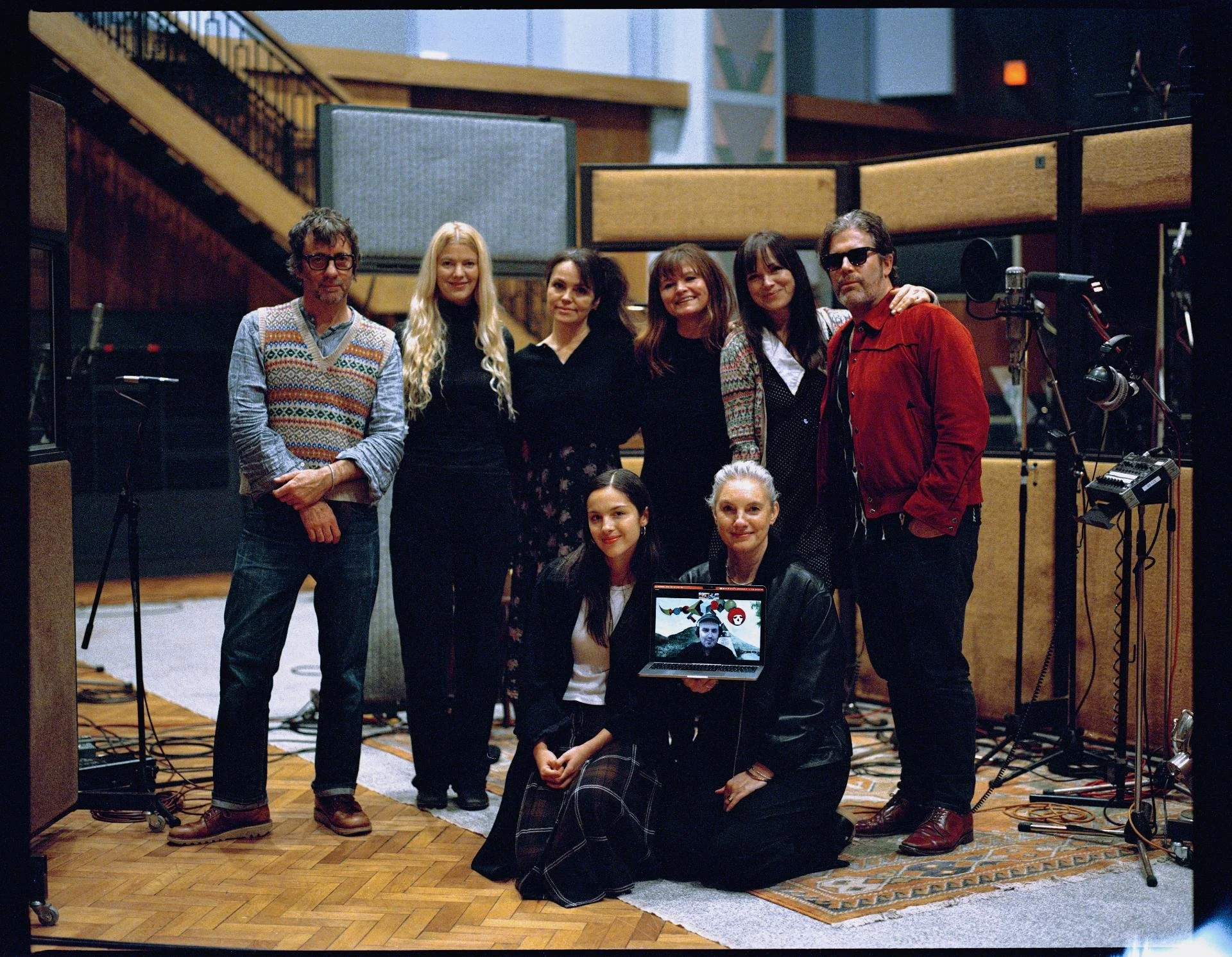 HELP(2) - Olivia Rodrigo - Josh Renaut - @joshrenaut - 9.jpg