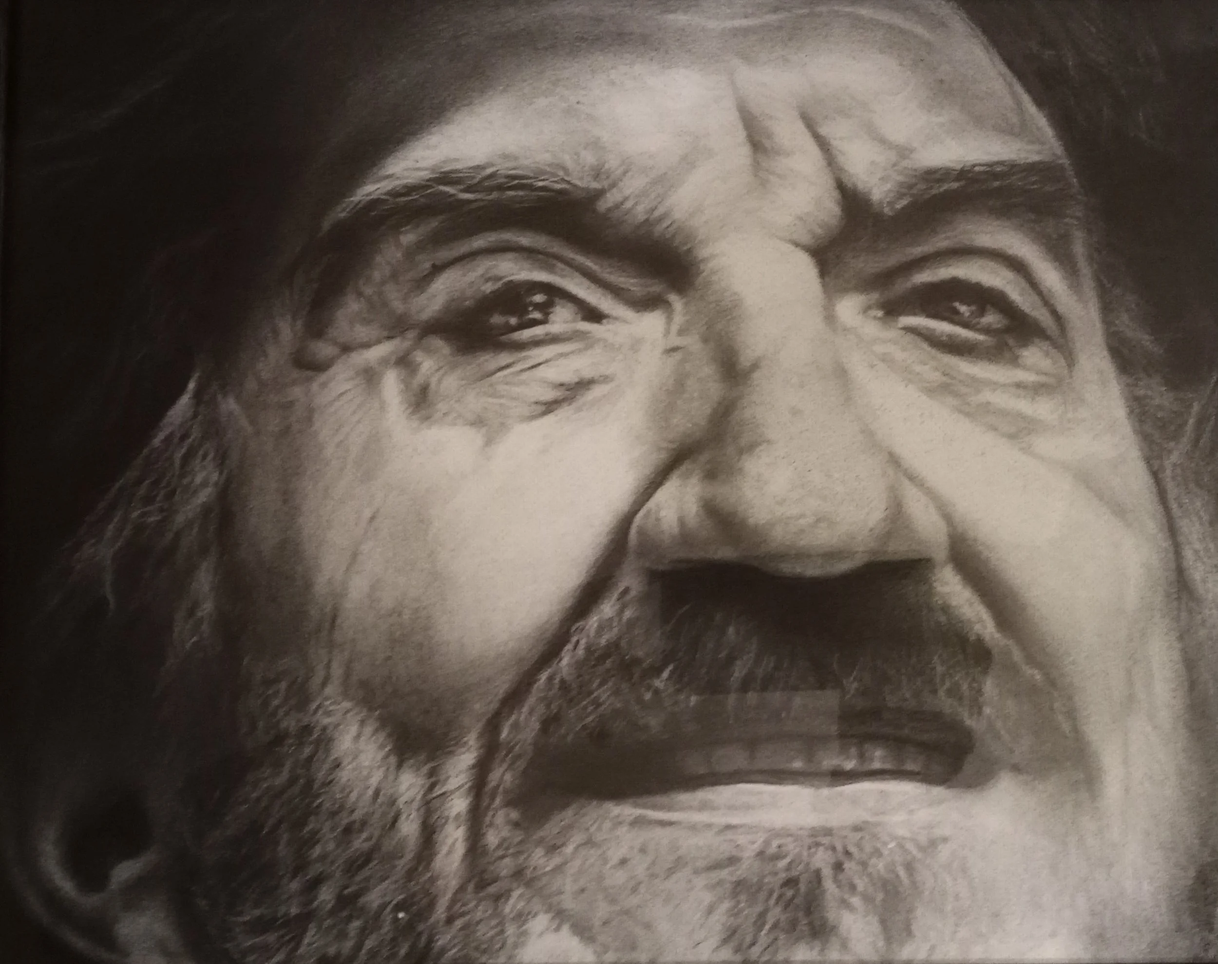 Close-up black and white portrait of the Italian actor Gigi Proietti, showing facial wrinkles and expressive eyes.