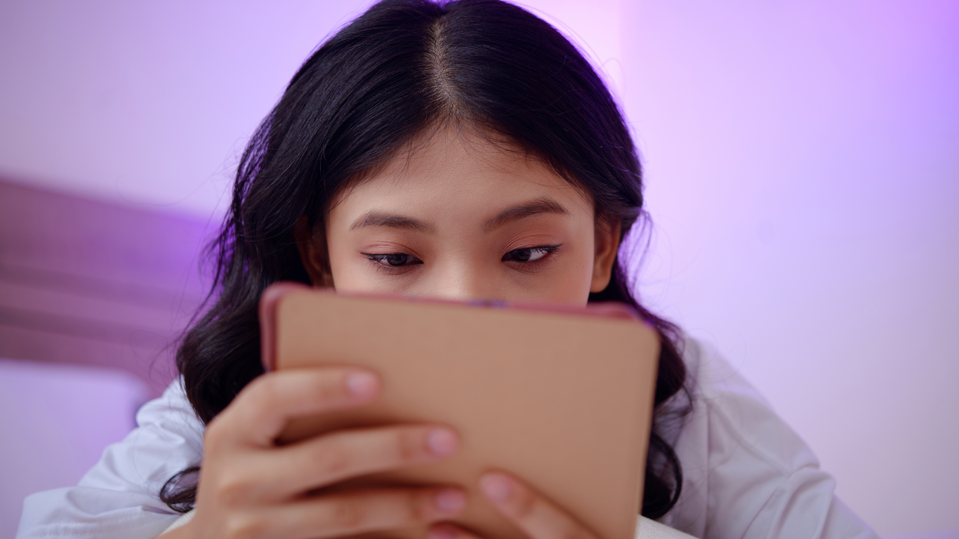 📲 If you've ever doomscrolled your way into overdraft…