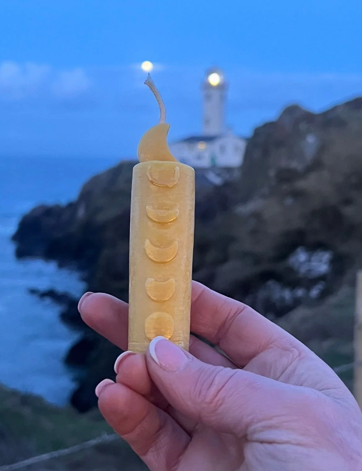 Fanad Moon Phase Golden Glow Beeswax Candle