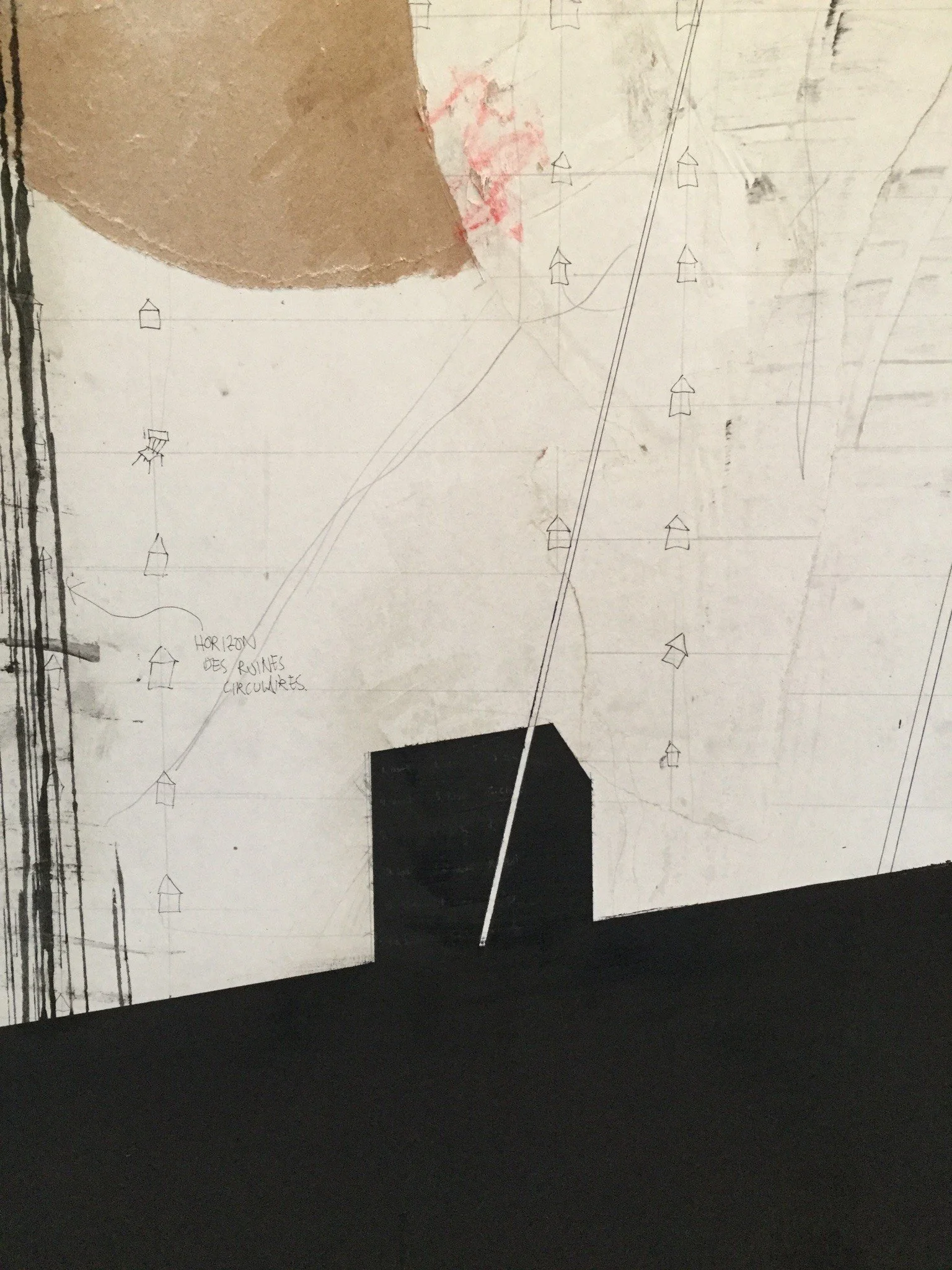 Plan architectural ou esquisse avec lignes, flèches et notes, incluant un texte 'HORIZON DES ROULEES CIRCULAIRES'.