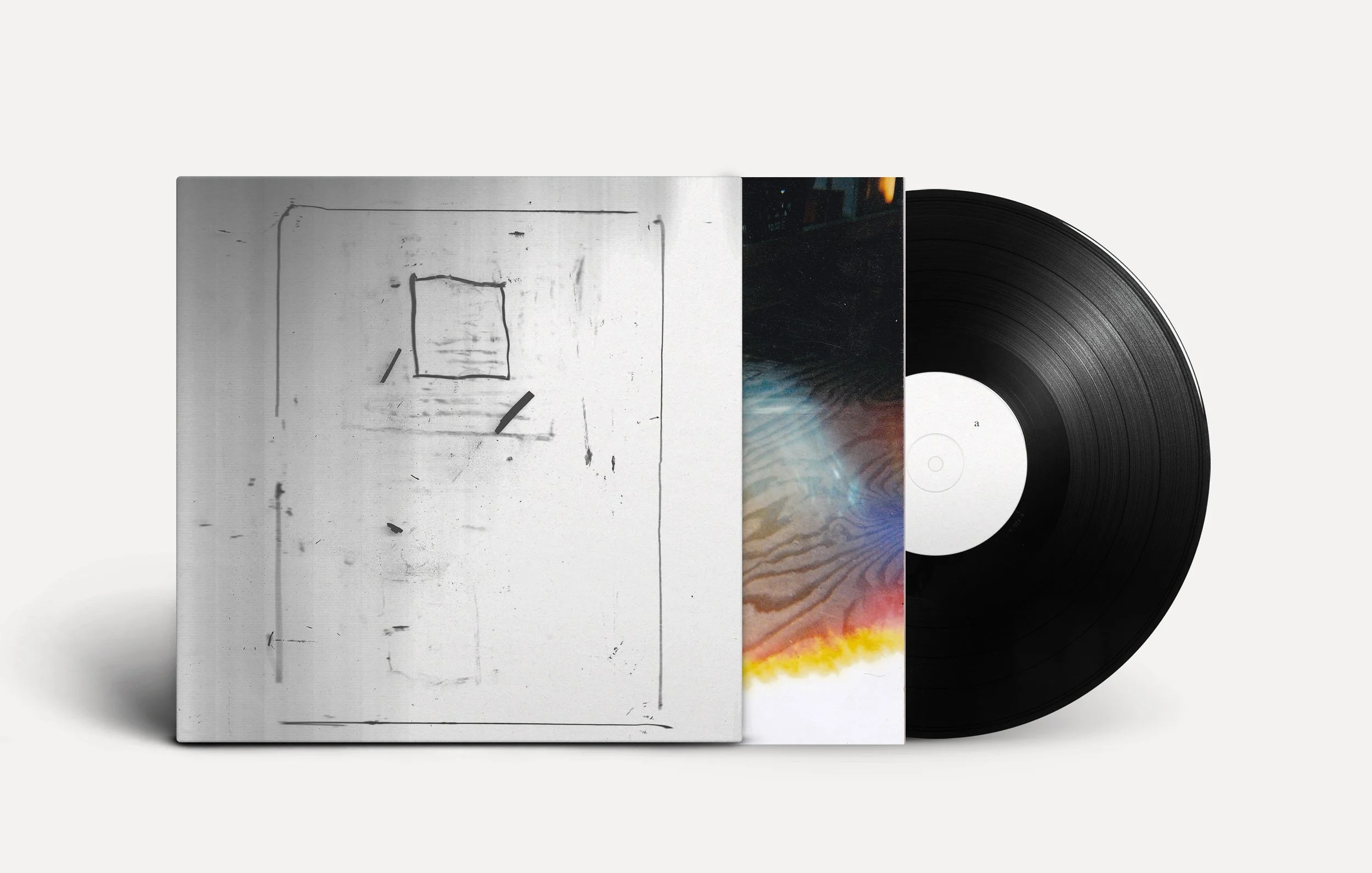 Vinyle avec une illustration monochrome et des couleurs vives, moitié diapositive et moitié disque.