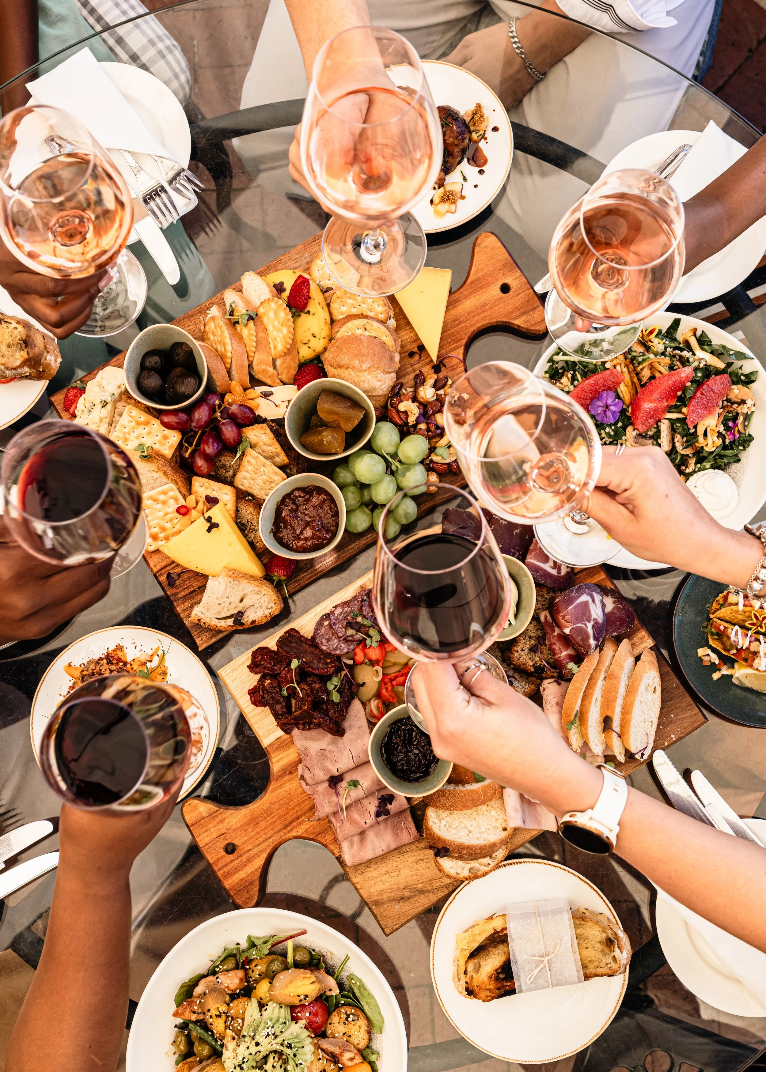 With four excellent restaurants from Fine Dinning to comfortable bar food and outdoor bistro