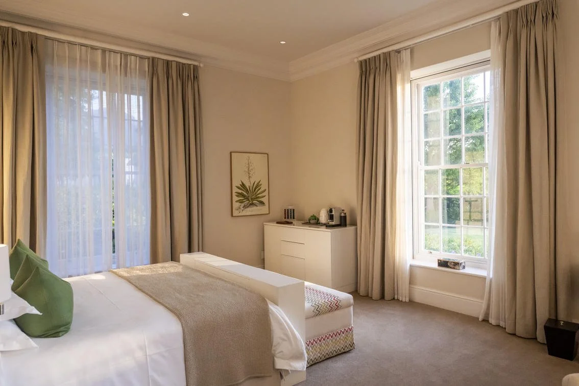 6 Large bright rooms with excellent in-room facilities 