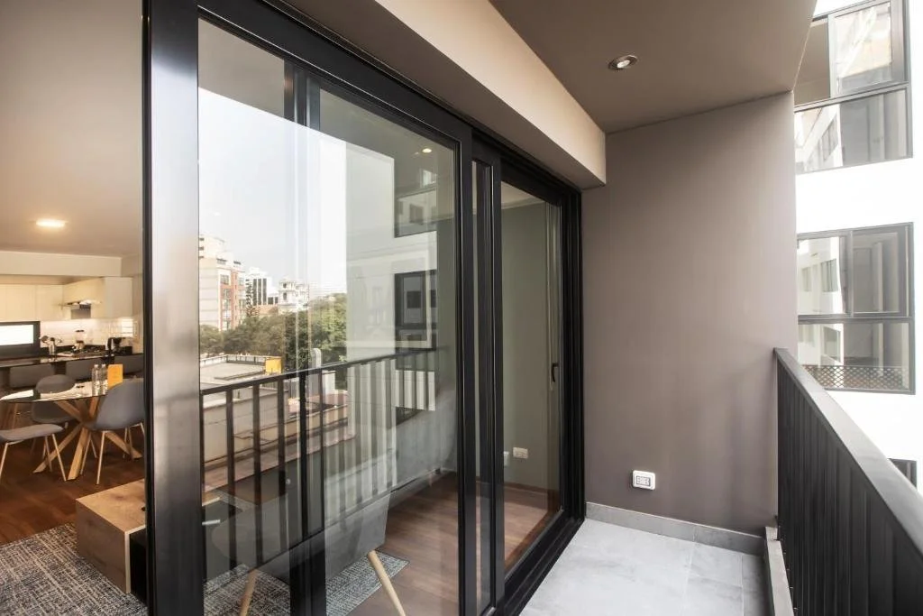 edificio multifamiliar alcanfores 1262 ventanas y mamparas volterra