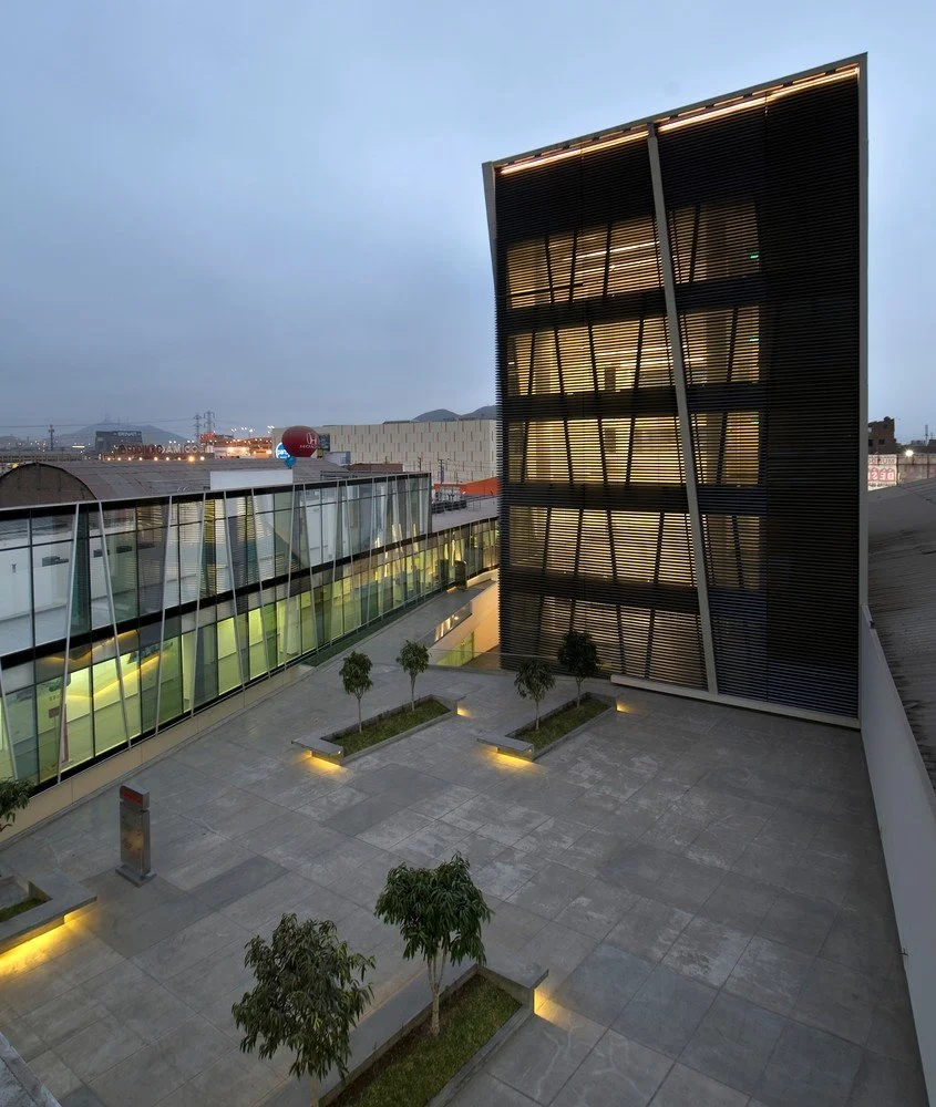 Muro cortina fachada mapfre independencia