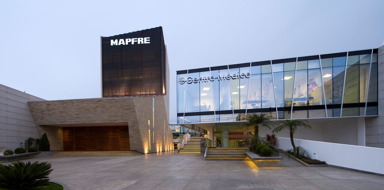 Muro cortina fachada mapfre independencia