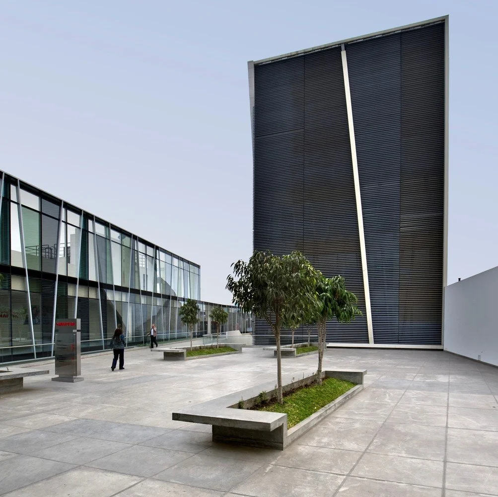 Muro cortina fachada mapfre independencia