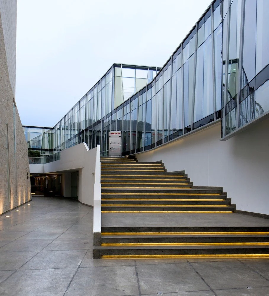 Muro cortina fachada mapfre independencia