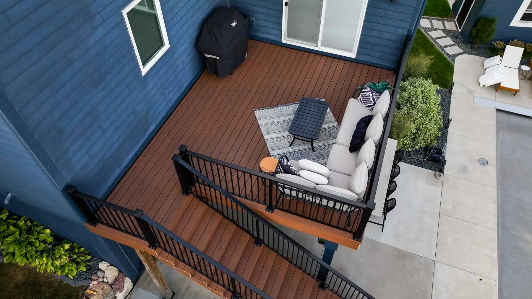 Trex deck with aluminum railing