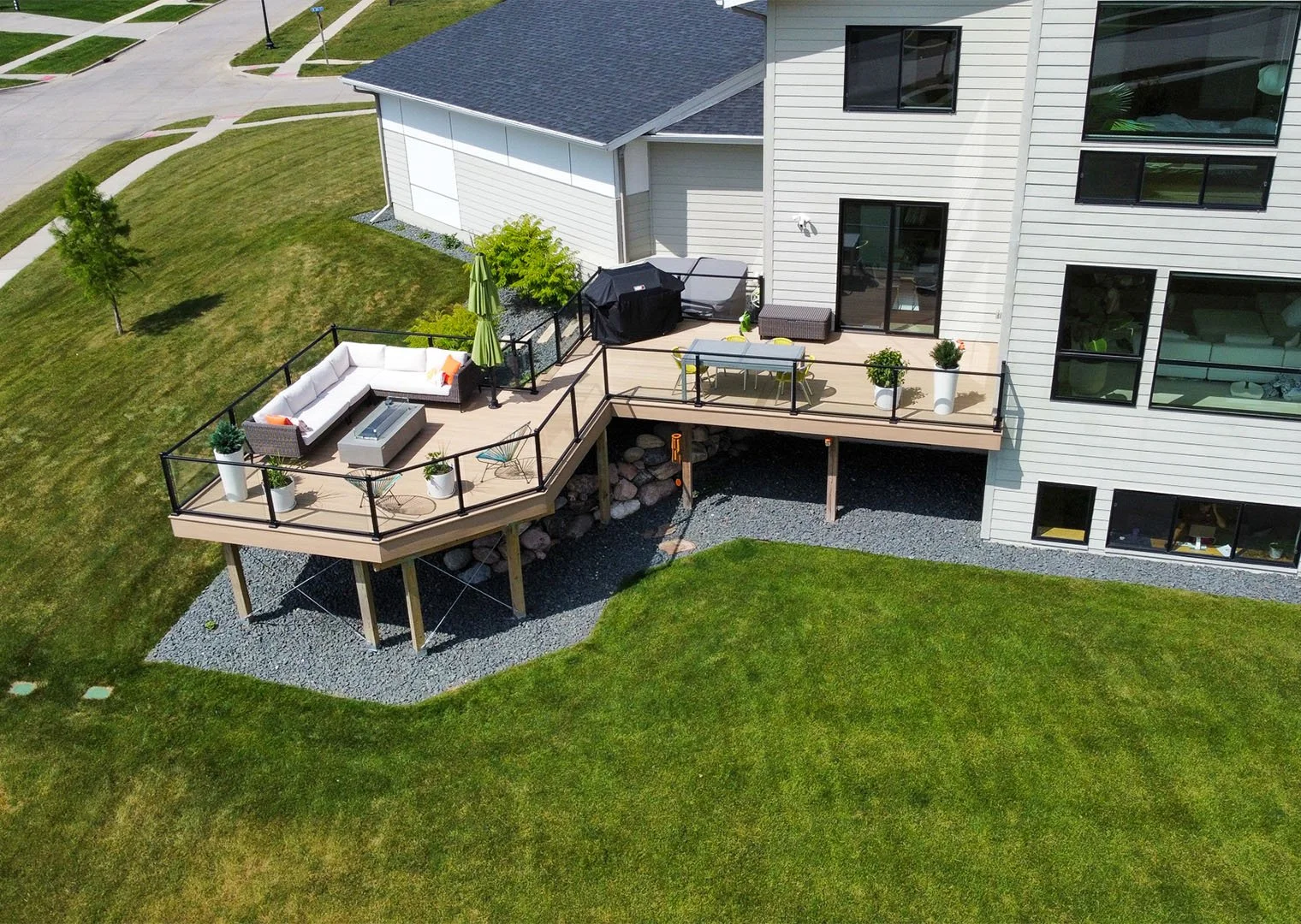 BetterBuilders Images_0000s_0000_goemetry in outdoor living 6.jpg