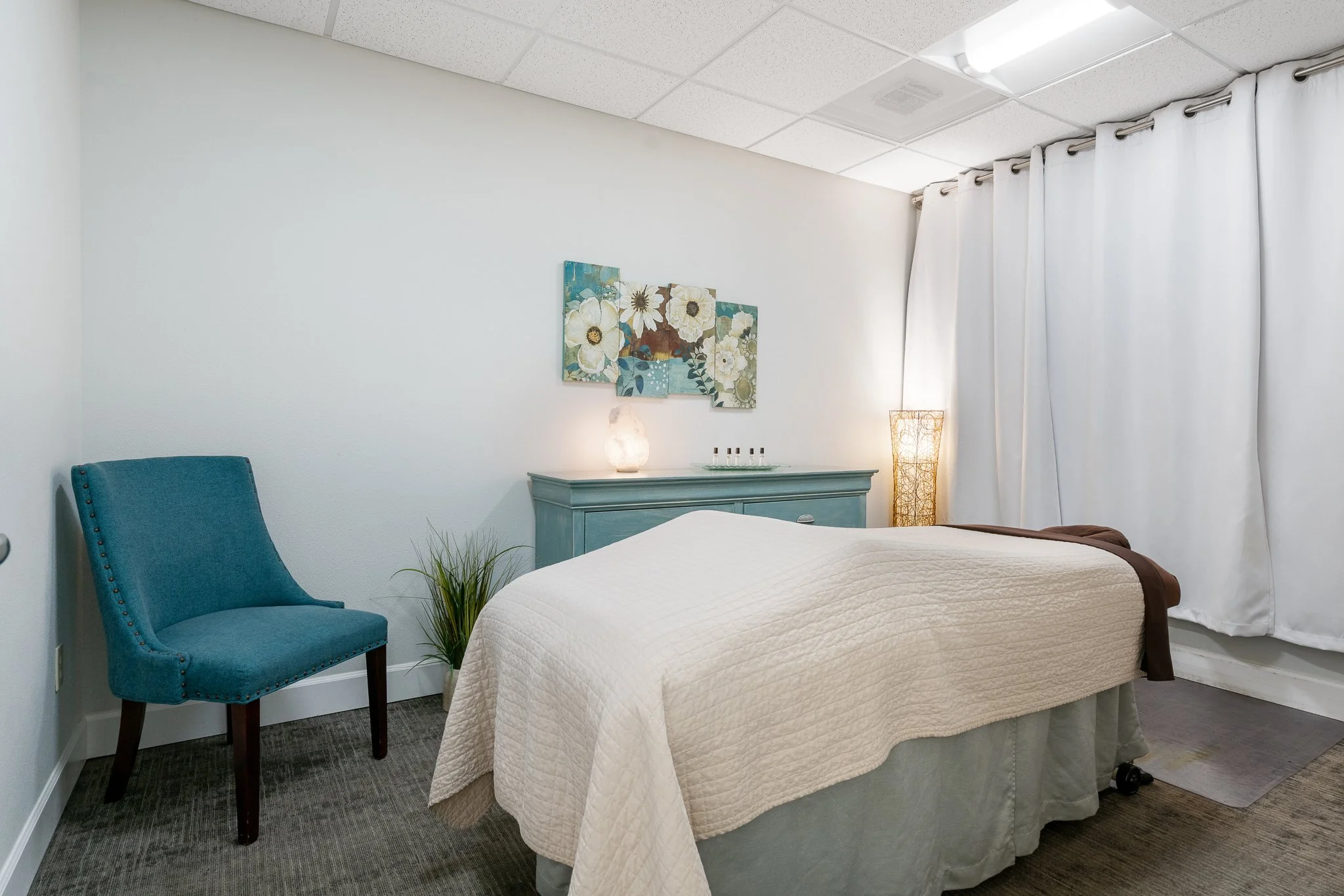 massage-therapy-room-interior-photography-willamette-valley.jpg