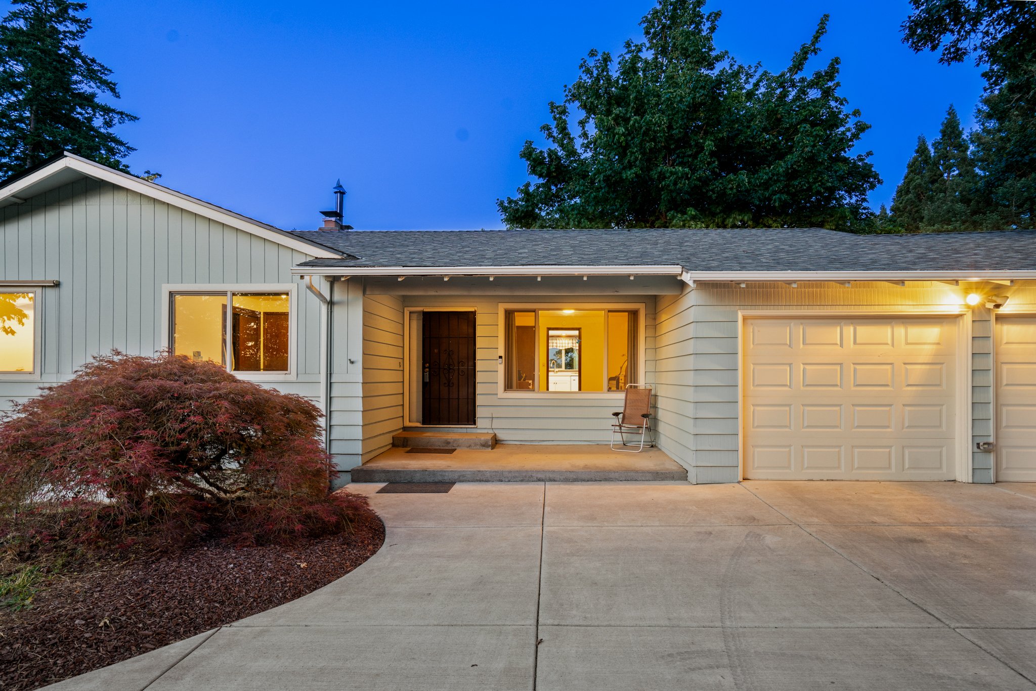 real-estate-twilight-photography-home-exterior-lights-on.jpg