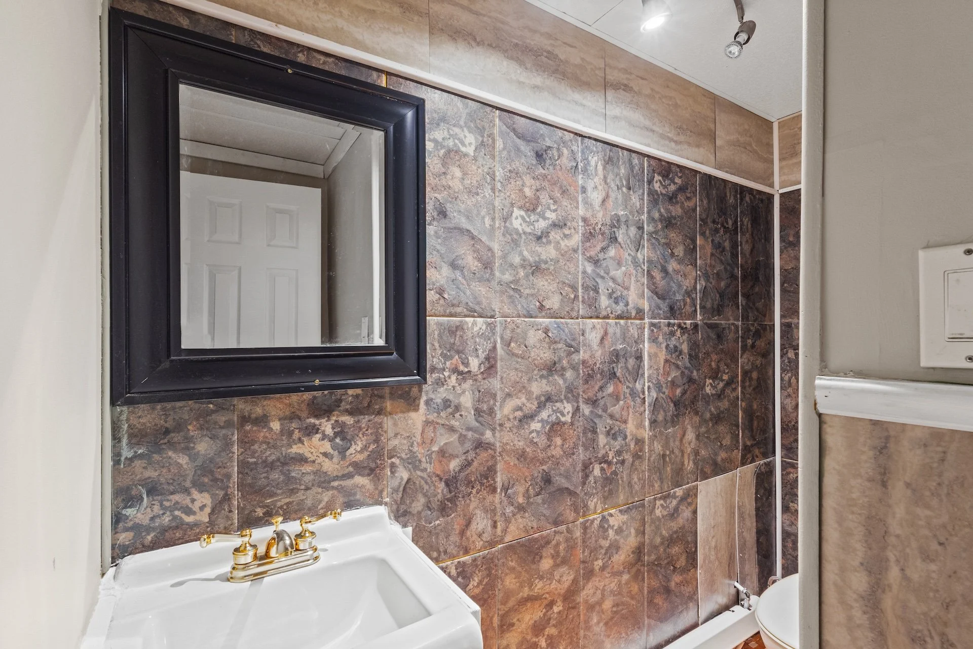 34 bath 2.jpg