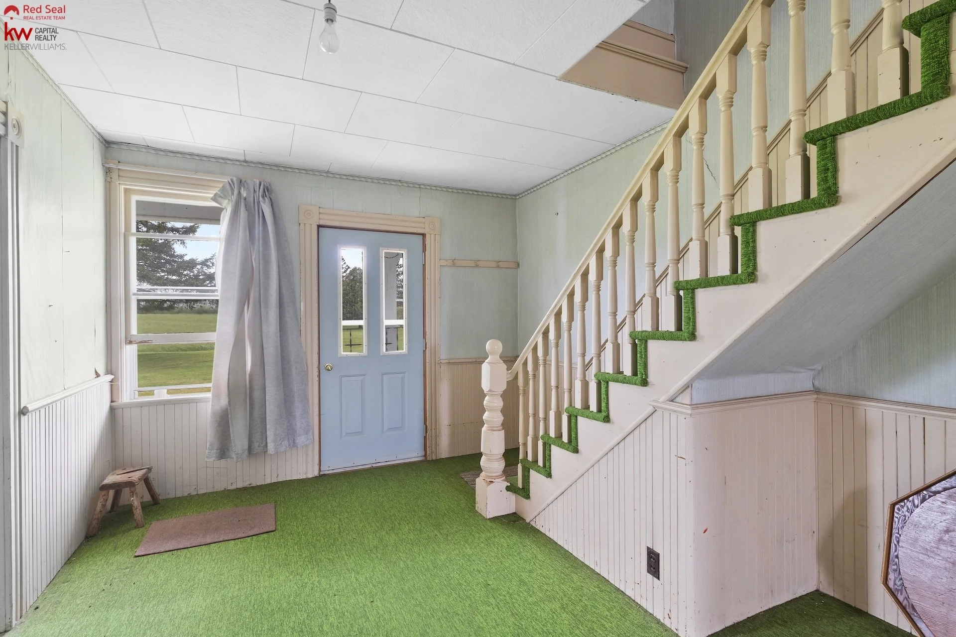23 foyer 1.jpg