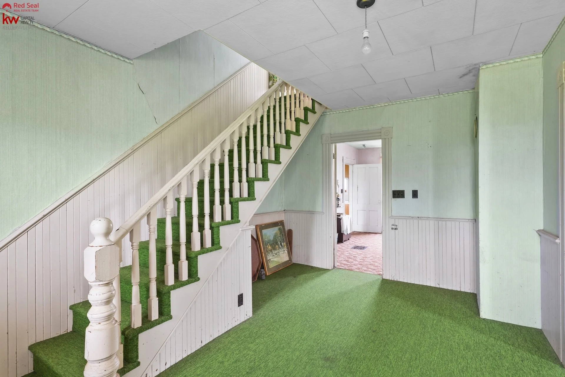 24 foyer 2.jpg