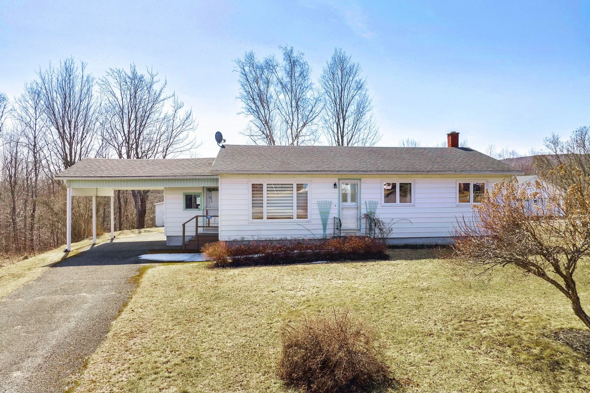 75 Route 105, Southhampton, New Brunswick - $209,900