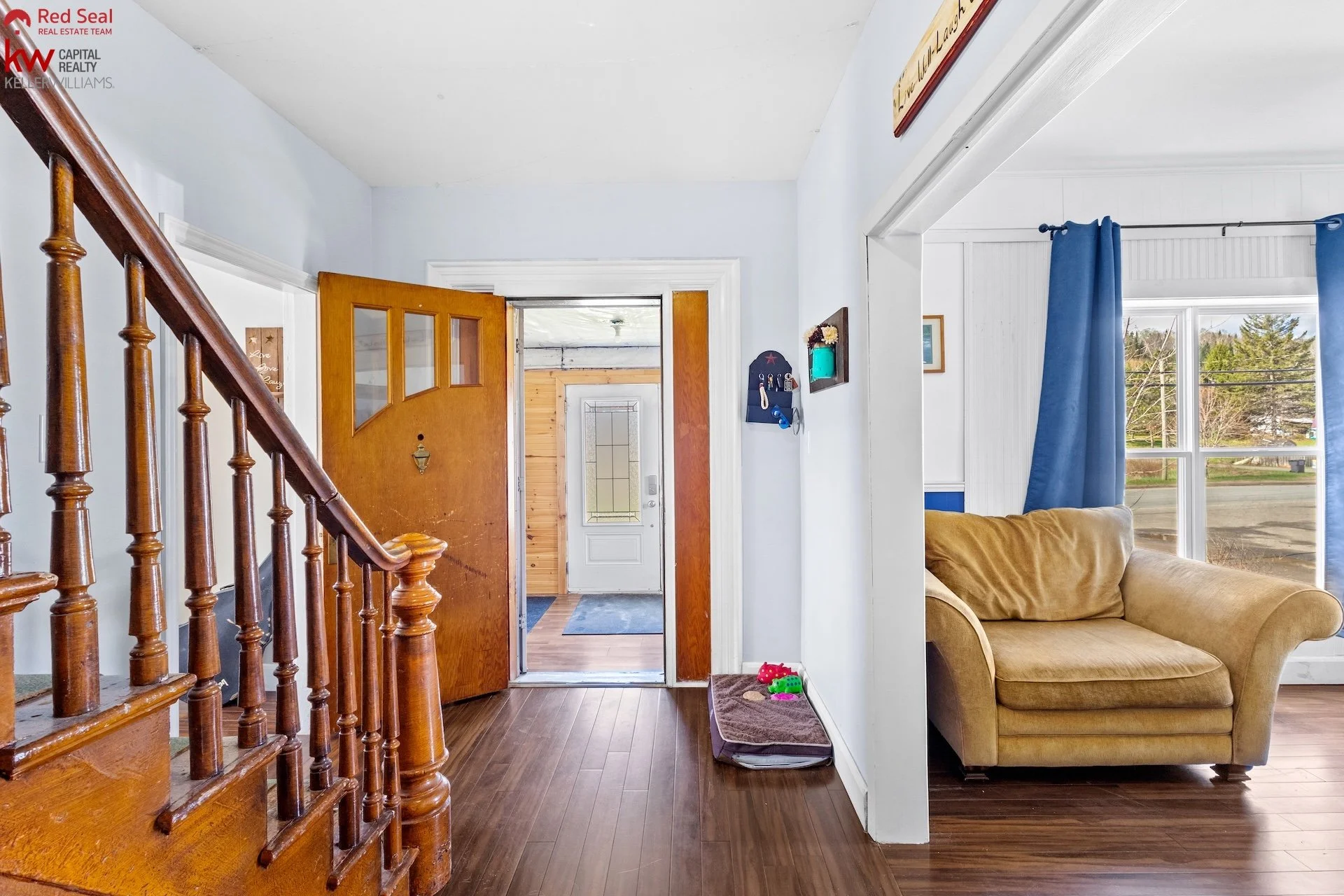 9 foyer 2.jpg