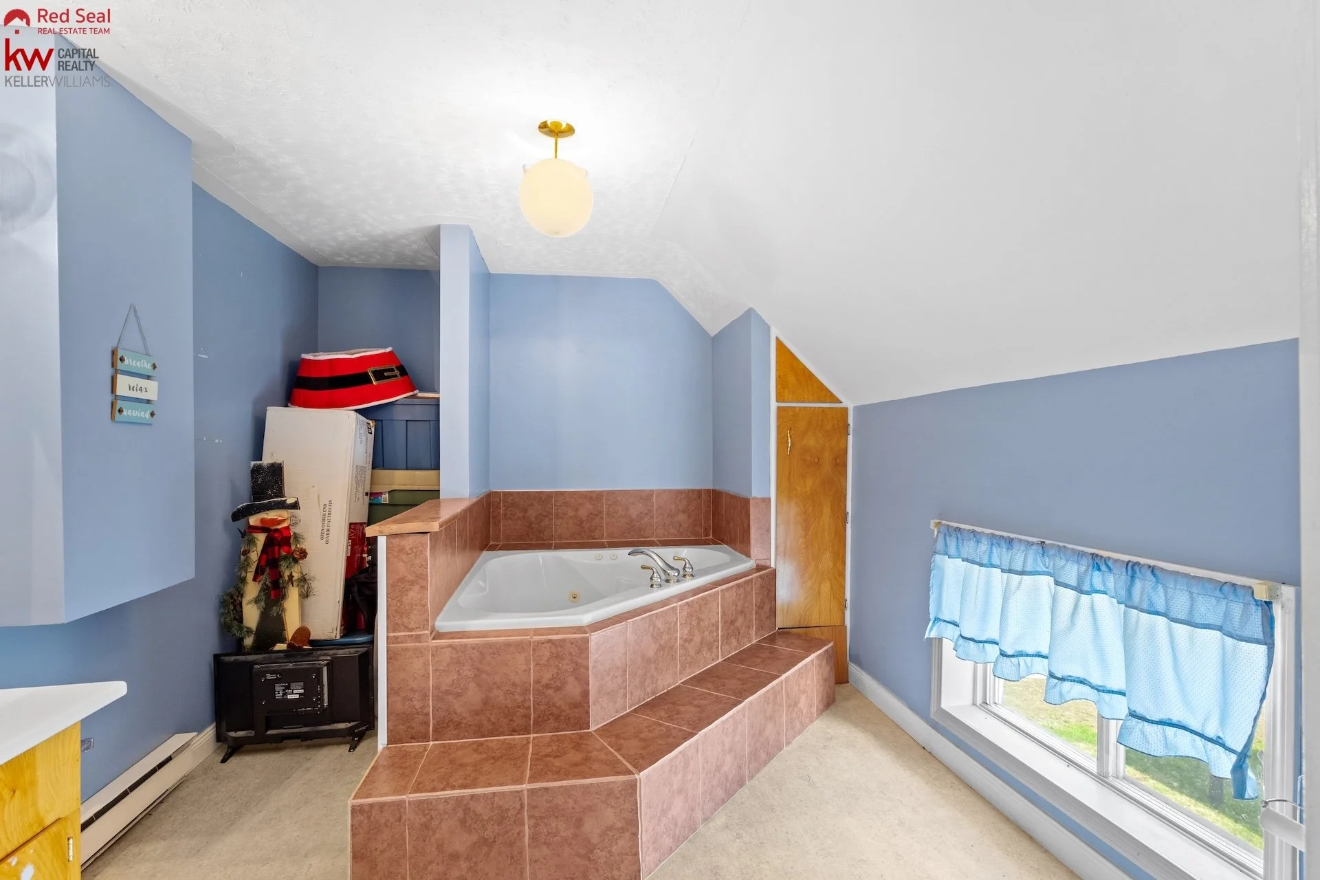 32 up bath 1.jpg