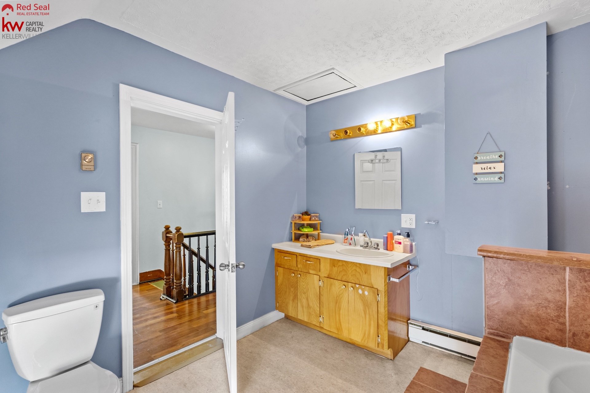 33 up bath 2.jpg