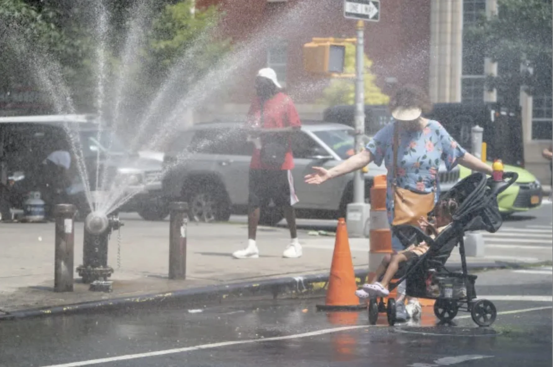 Scorched by History: Discriminatory Past Shapes Heat Waves in Minority and Low-Income Neighborhoods