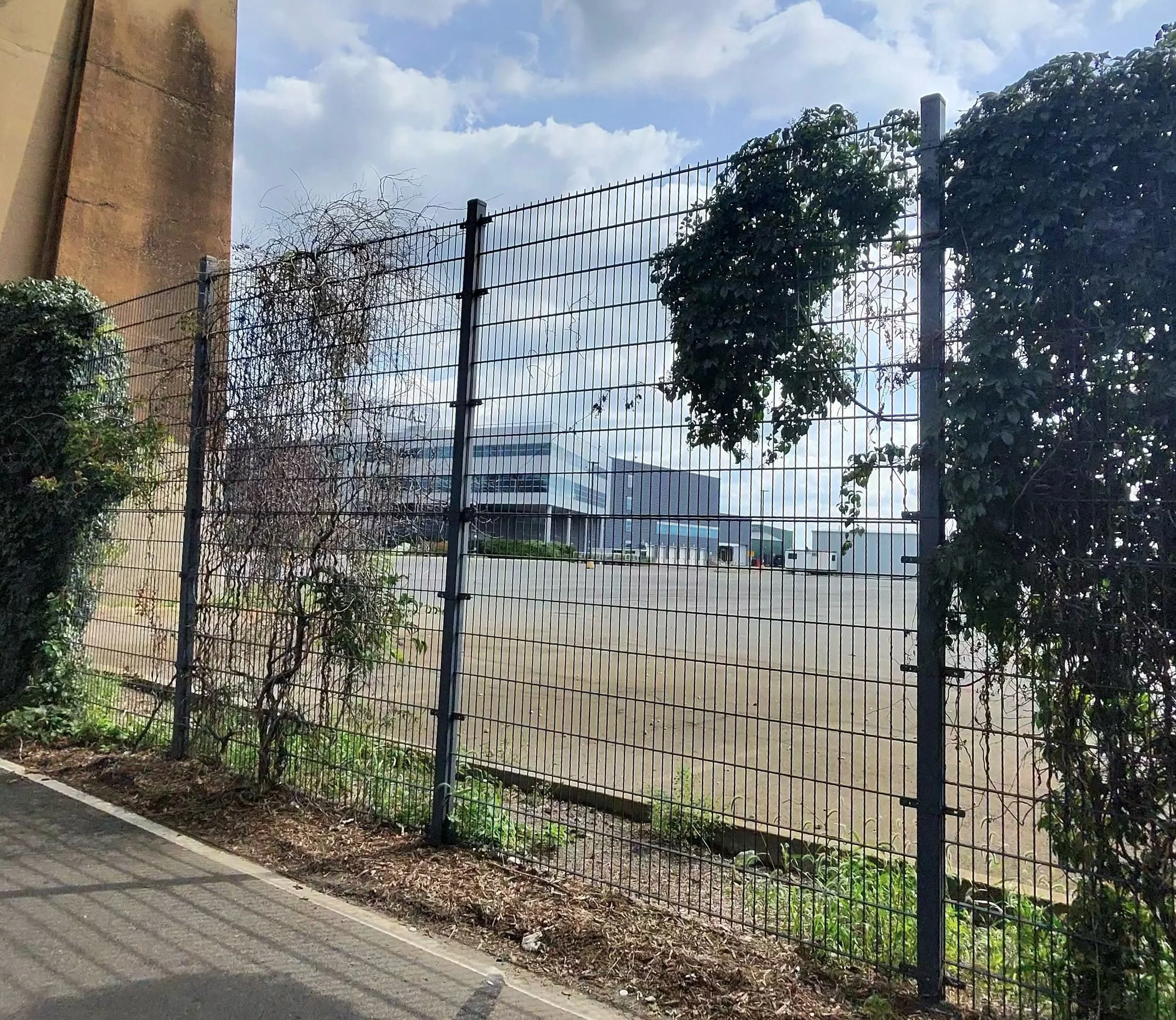 NY Post Building view from Randall's Island Connector.jpg