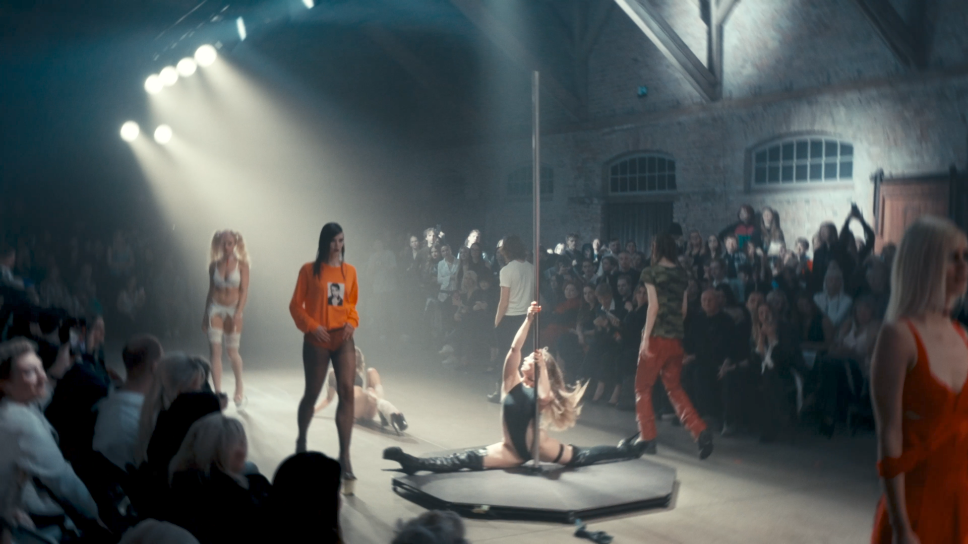 SVIESTS X SEXY VFX SFX FINAL.00_01_40_24.Still013.png