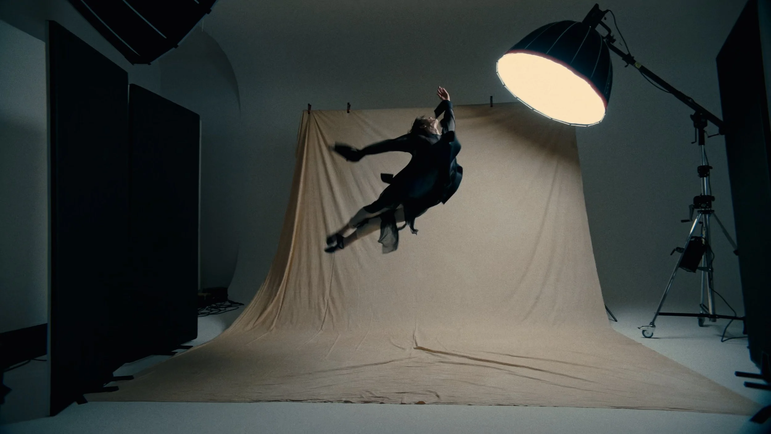 JM X VOGUE GER 16x9.00_00_01_21.Still010.jpg