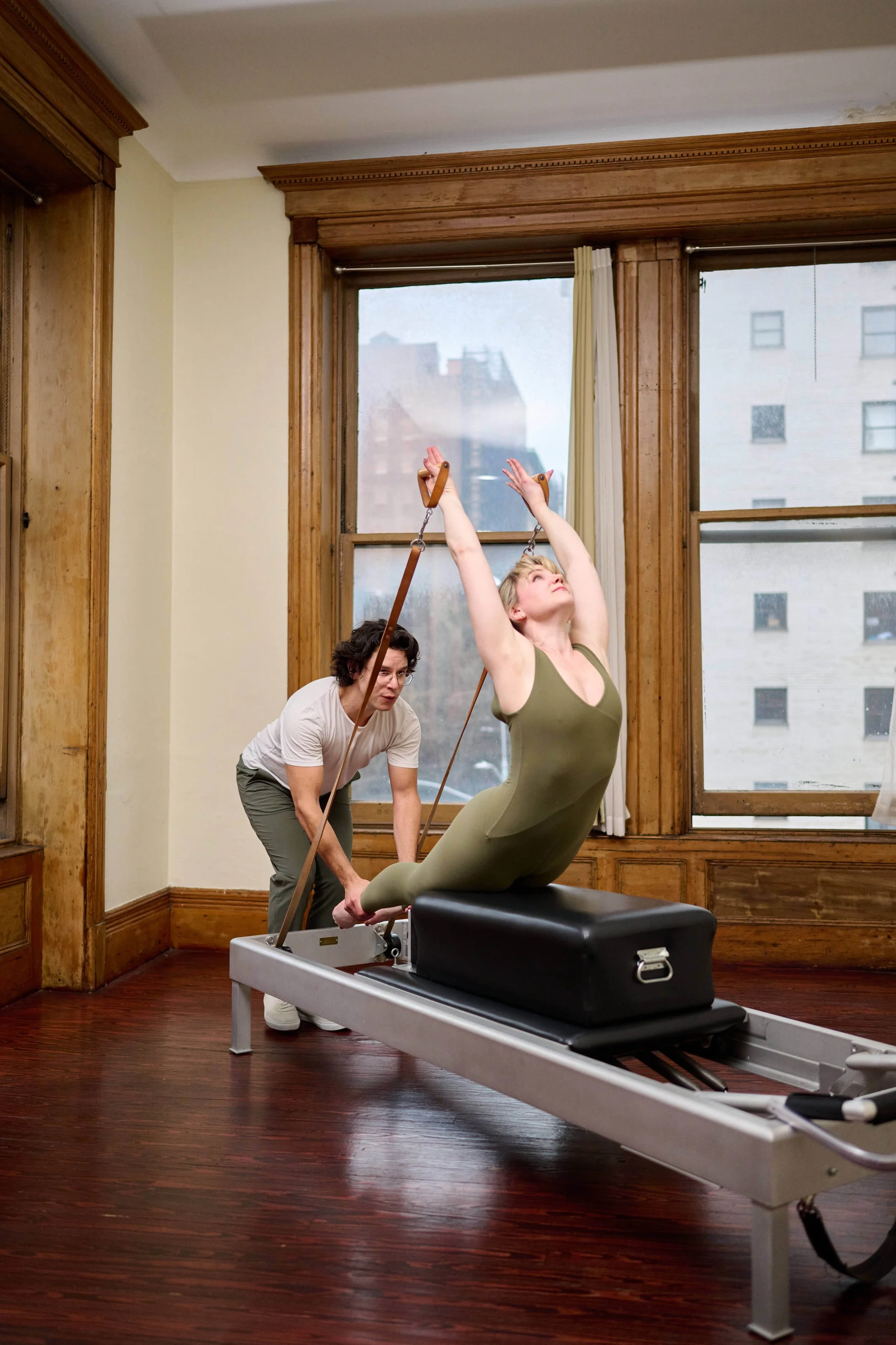 Cam supporting student on reformer