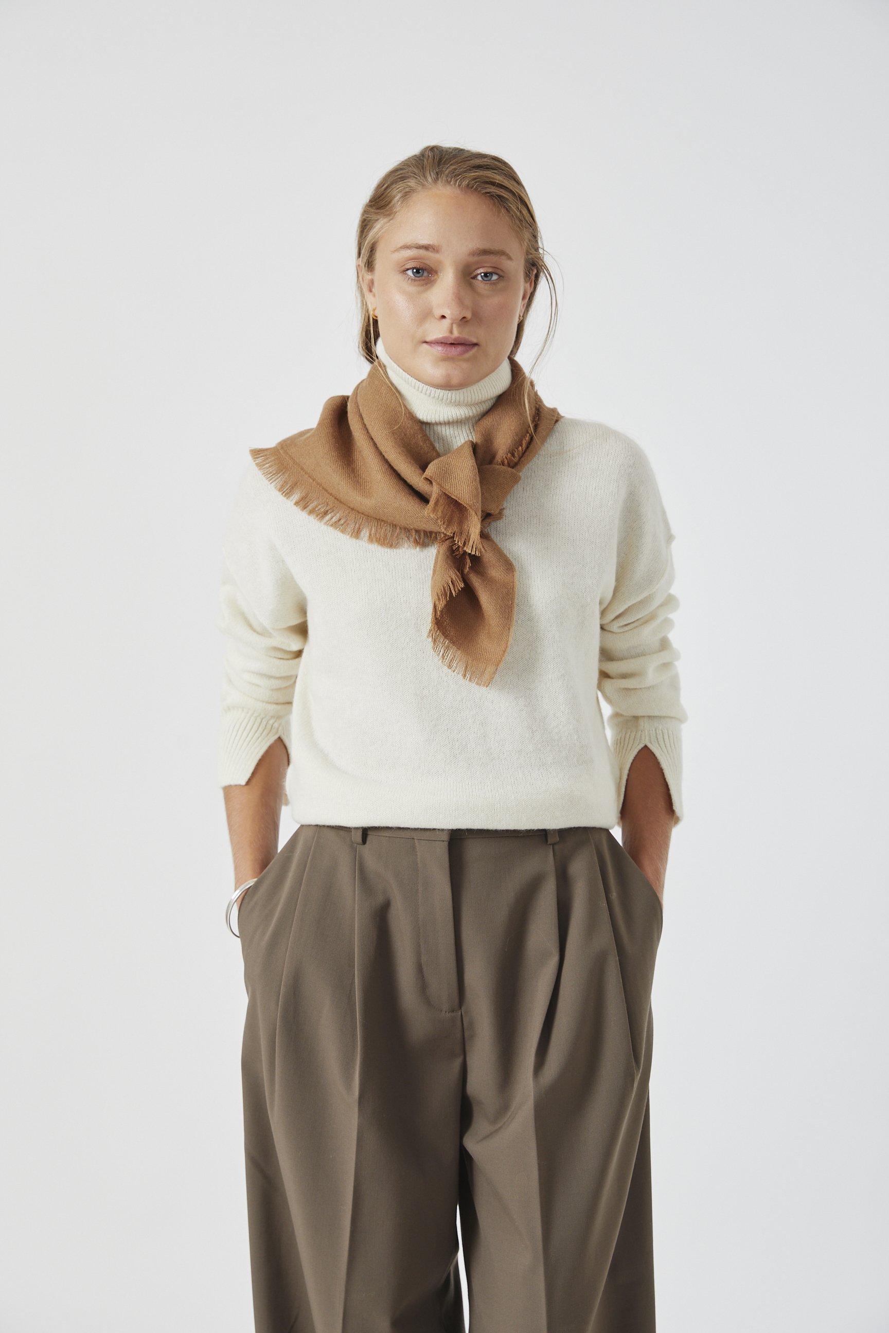 Sapana Square Dark Canela 1.jpg