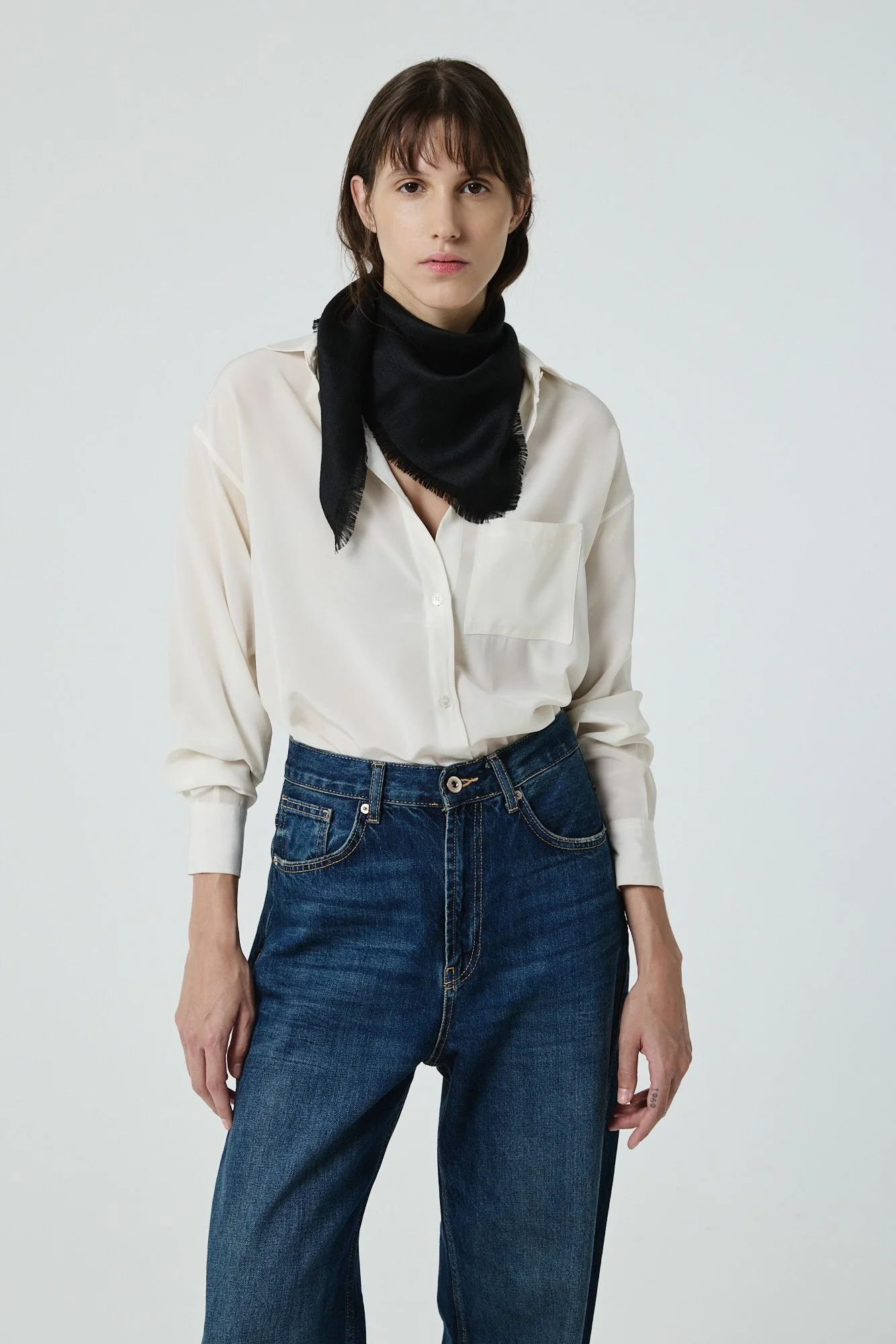 Warakusi Square Negro.jpg