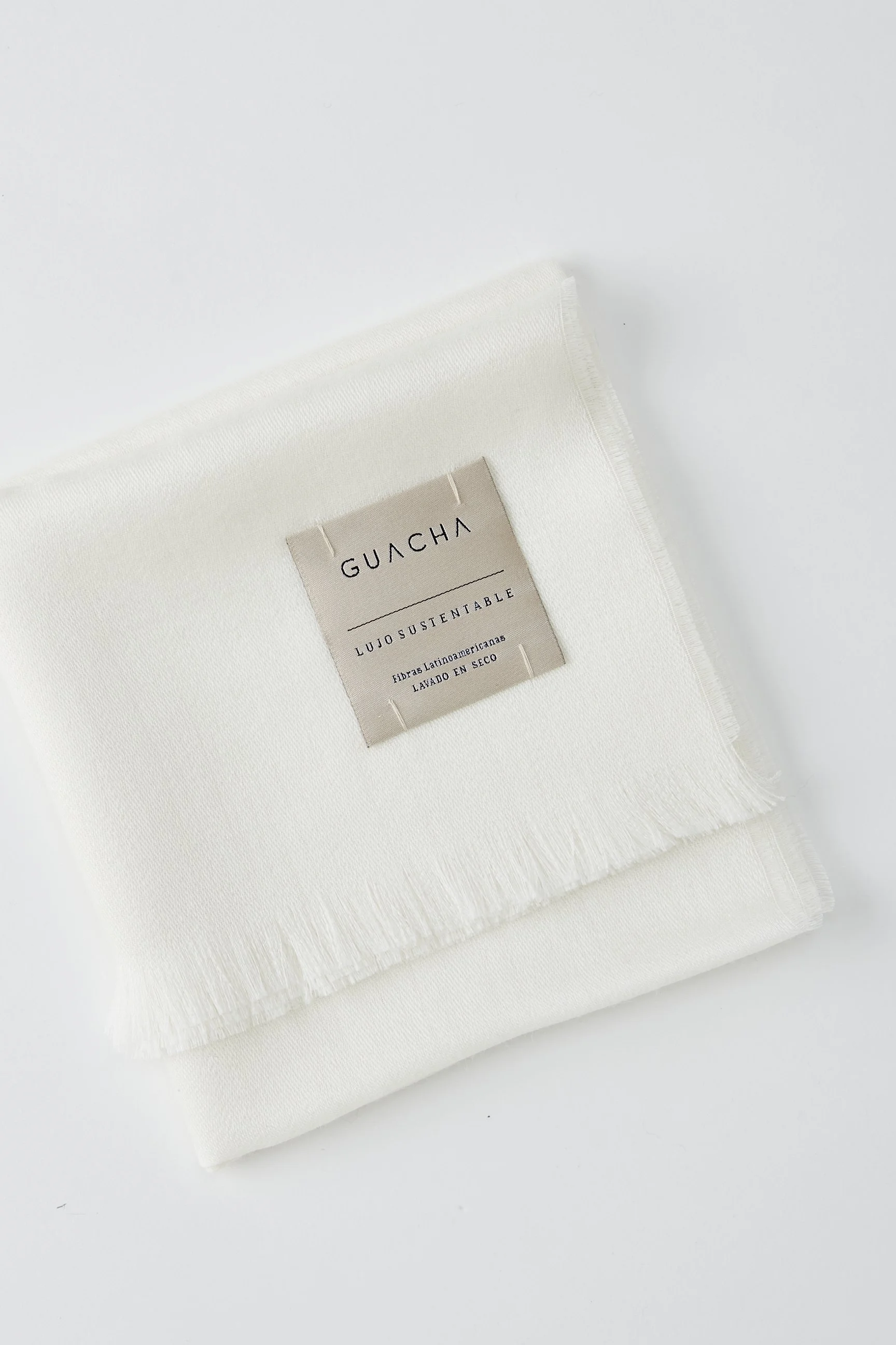 Warakusi Square Blanco.jpg