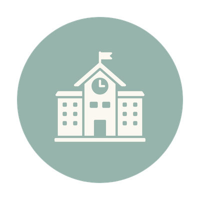 Icon of a school building with a clock and a flag on top, inside a gray circle.