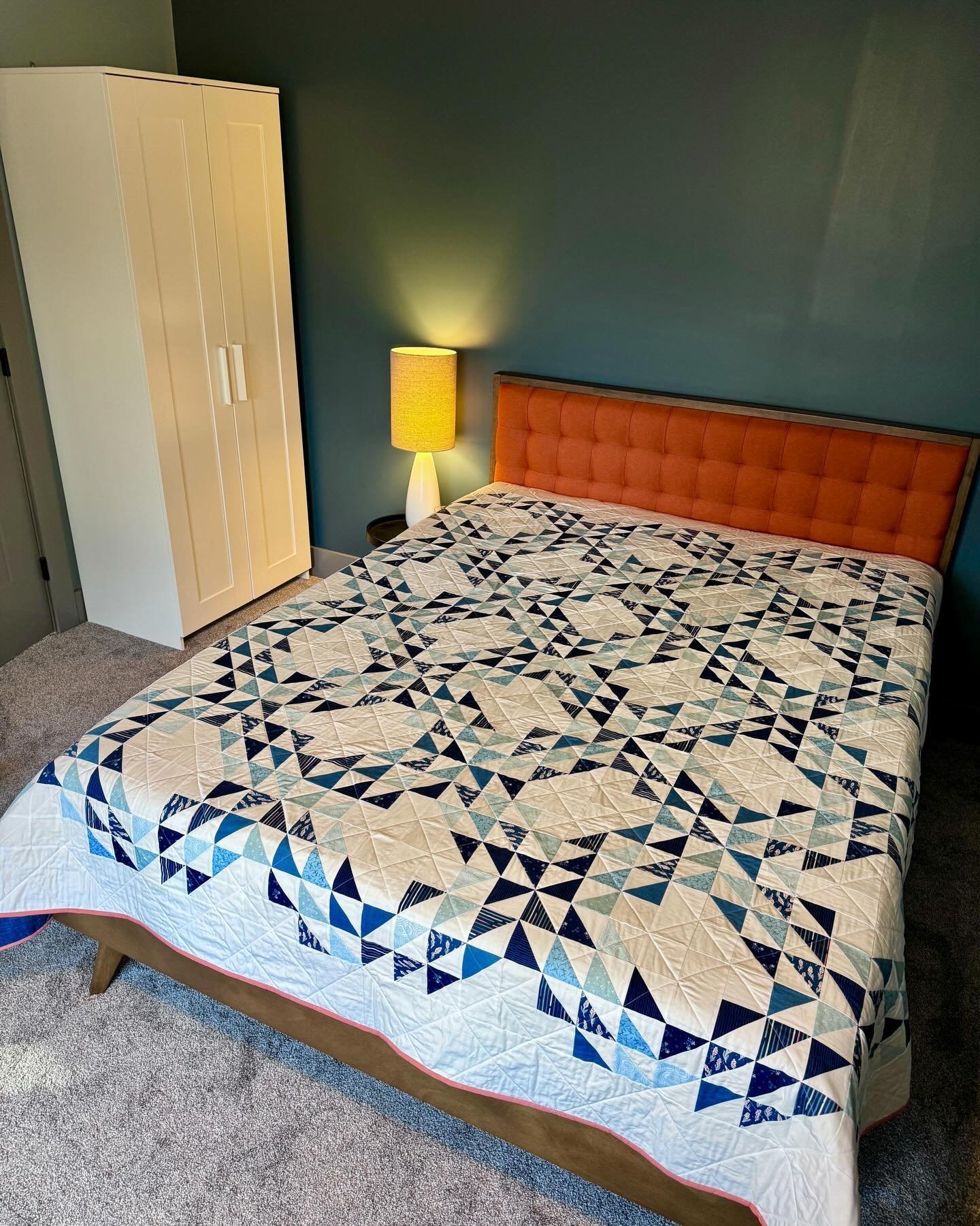 Finished my first queen-size quilt! #oceanwavesquilt #modernquilt #modernquilter #vermont
