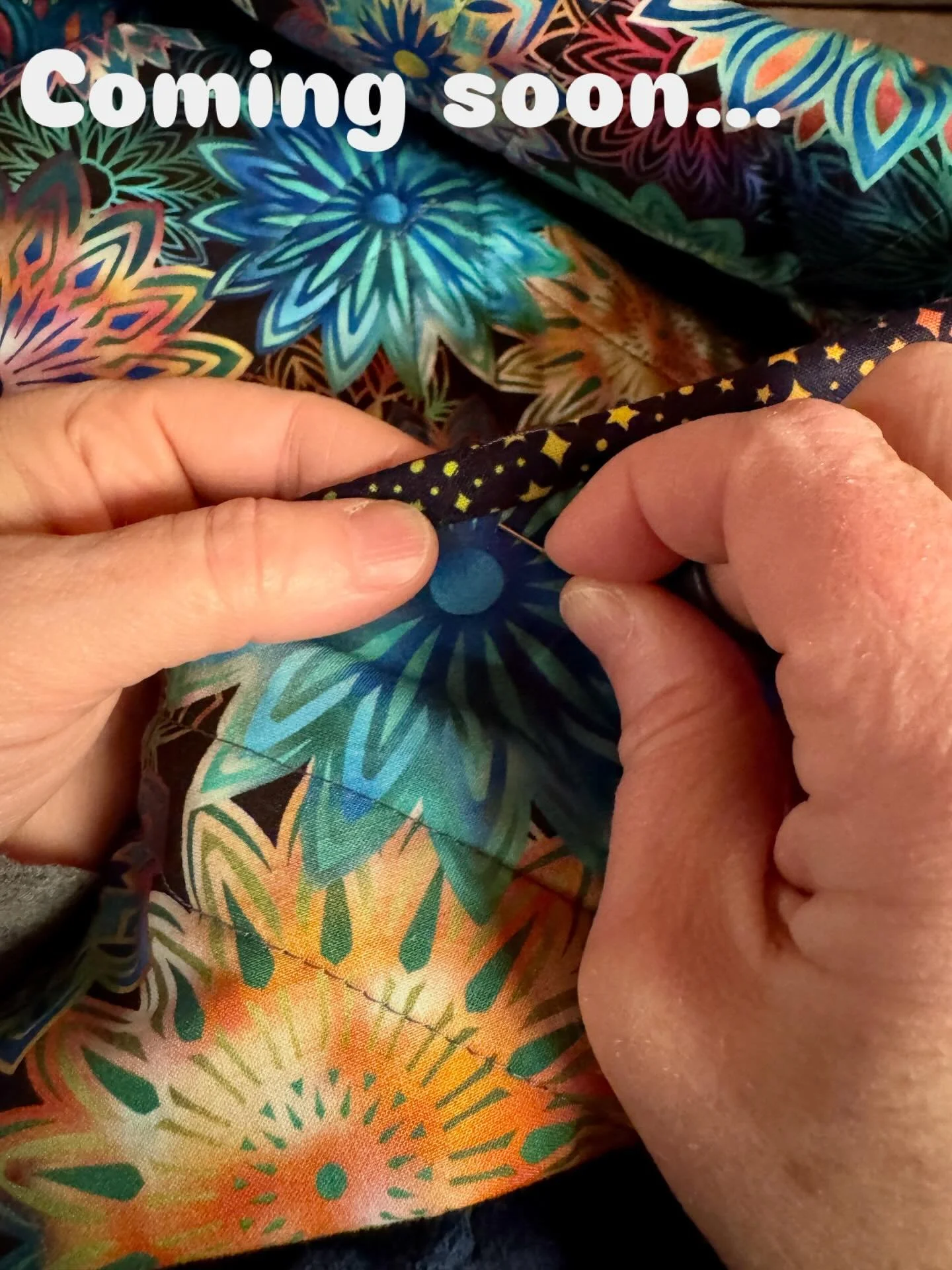 Binding the next one coming to the shop&hellip; #bindingbyhand #modernquilter #colorfulart #fiberartist