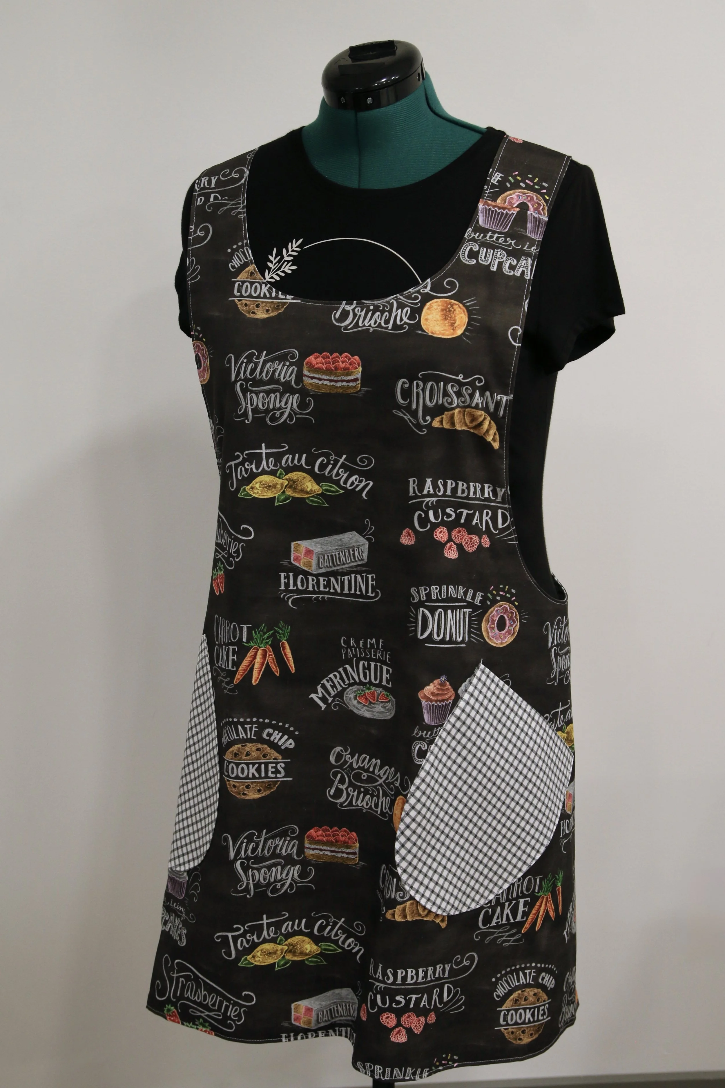 Baking Reversible Crossback Apron- Black and White