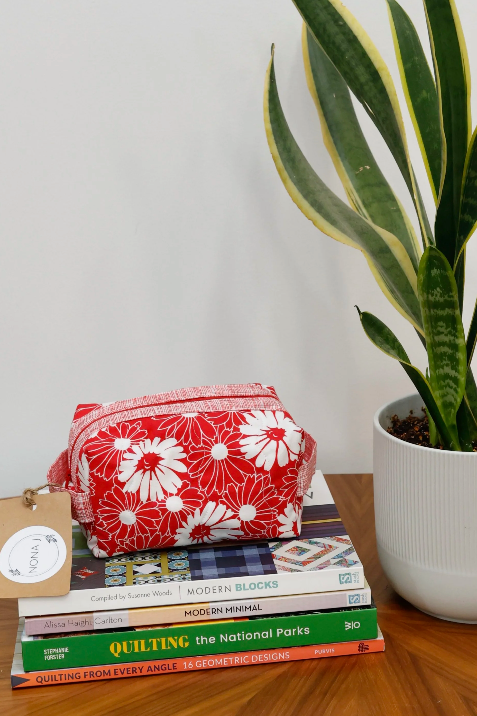 Daisy Pouch- Red and White