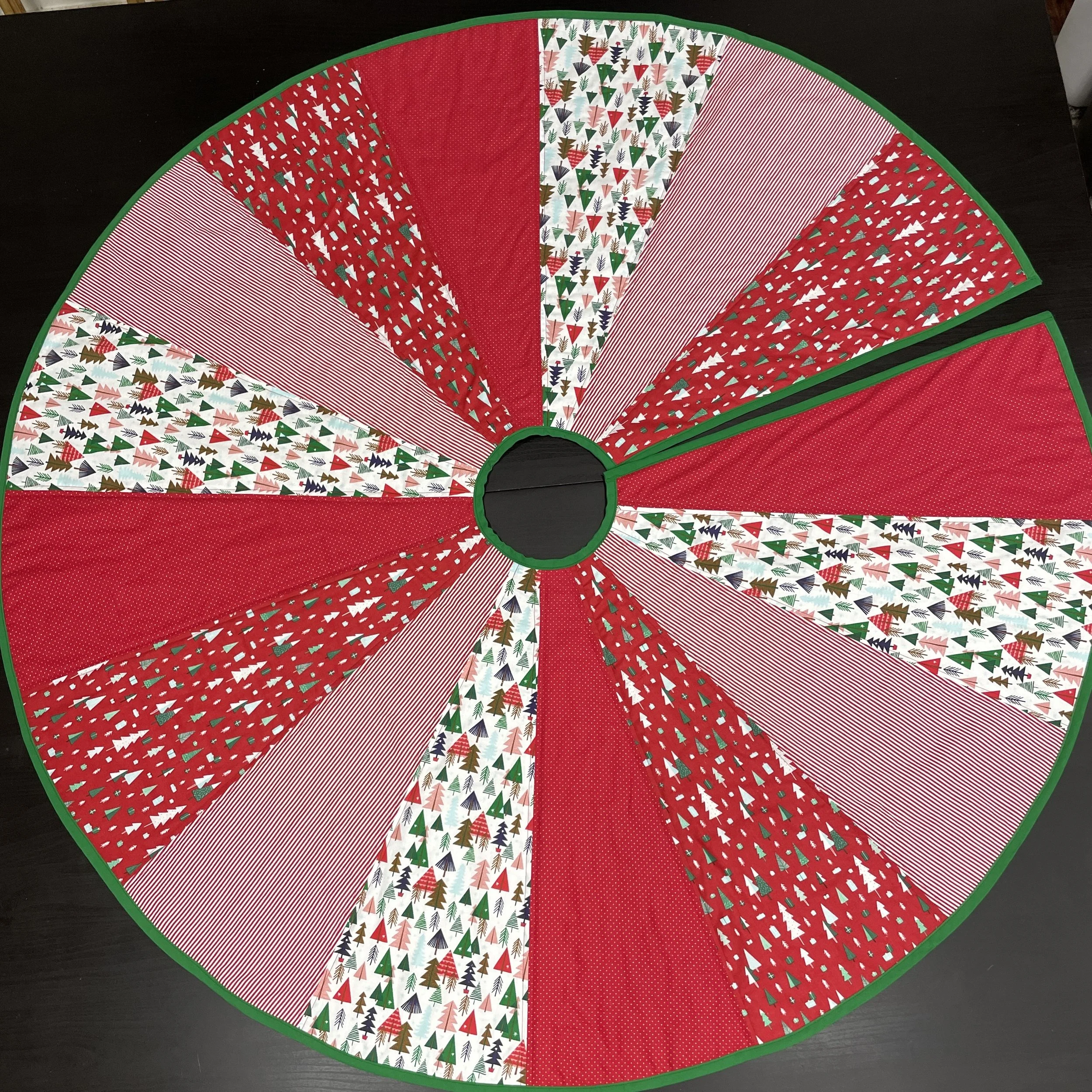Red Green Christmas Tree Skirt.JPG